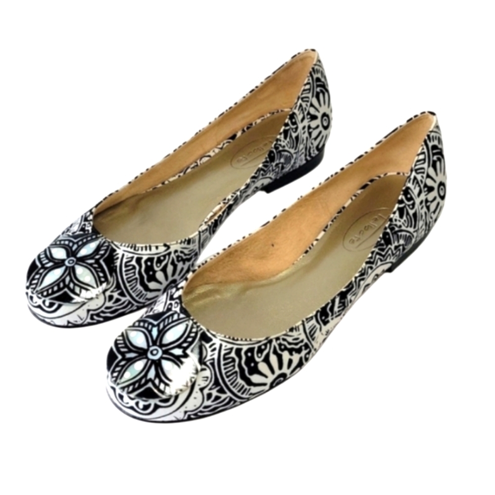 New Talbots Malibu 1 black and white floral flats women's size 6.5